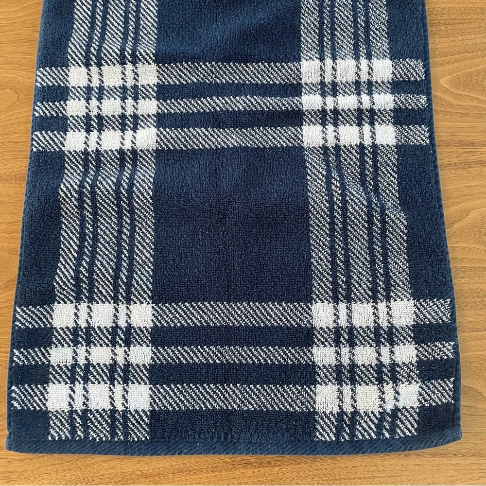 EUC Lauren Ralph Lauren hand towel